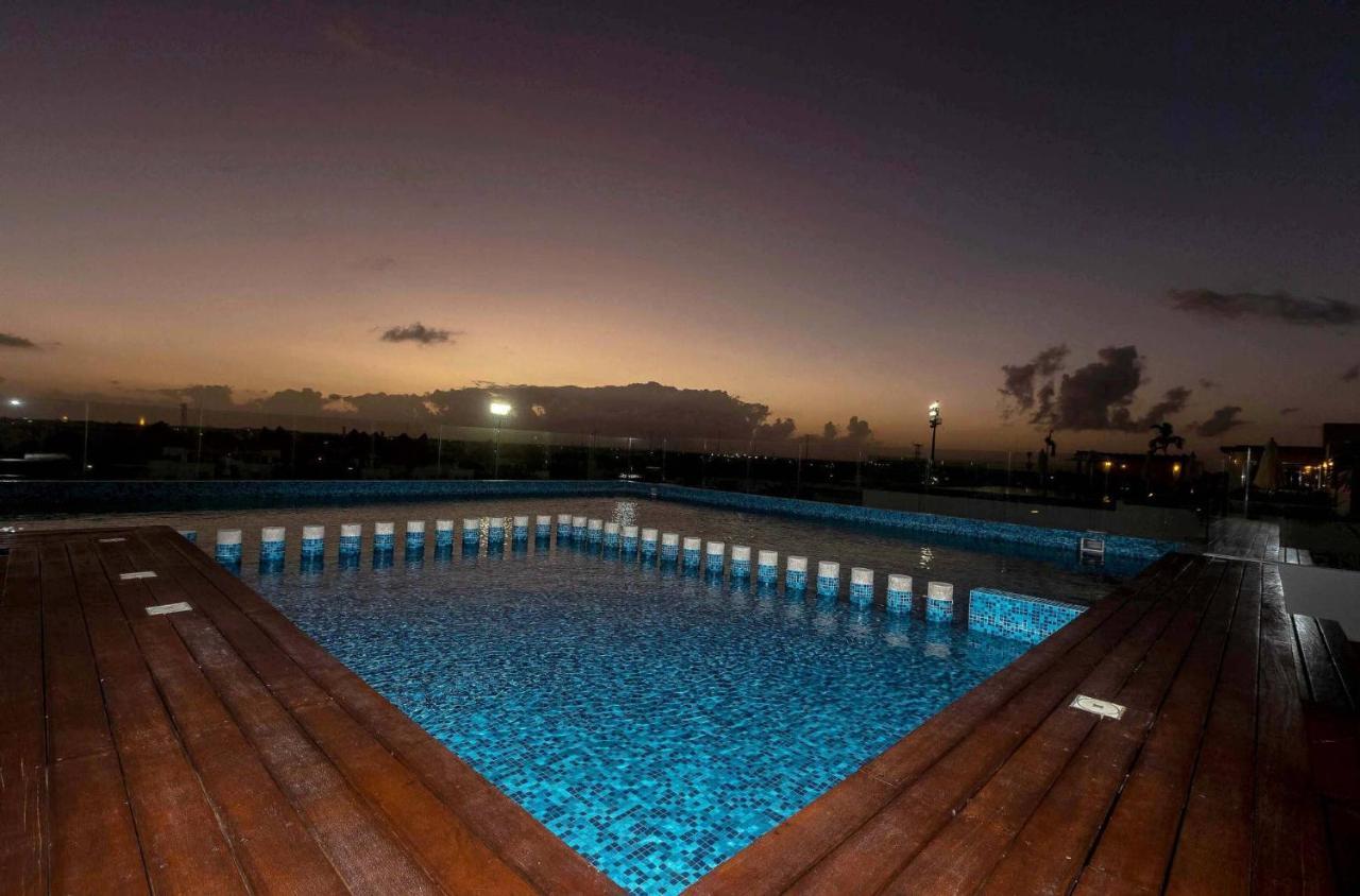 Сasa de vacaciones One Br Great Location, Large Roof Pool With Beautiful Views, Gym Included! *